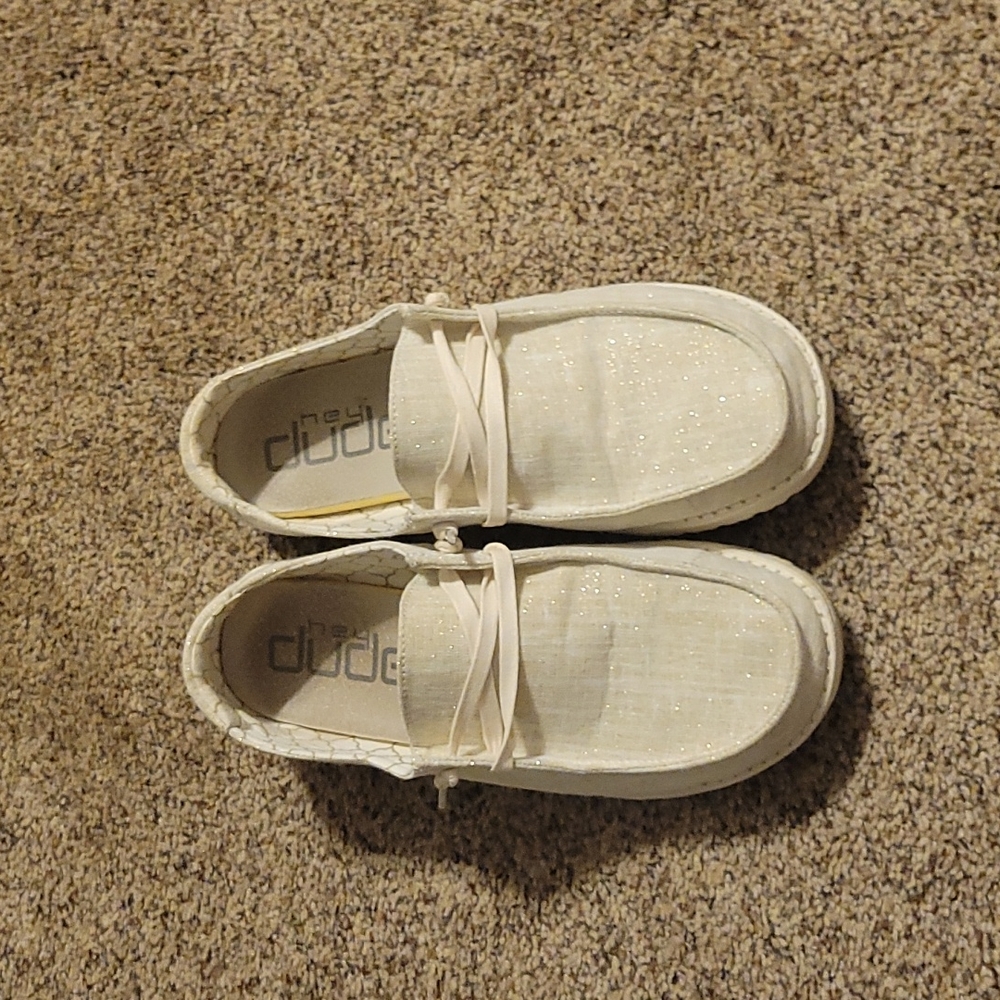 Women's size 9 Hey Dudes